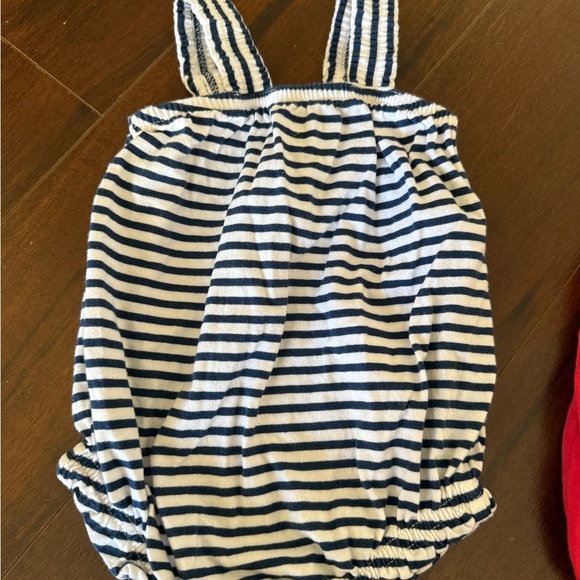 Old Navy Baby Rompers 0-3 Months Like New - Picture 7 of 7